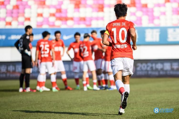 08:10阿根廷杯　拉普拉塔大学生1-0防御与正义09:00哥伦甲　麦德林独立2-1巴兰基利亚青年08:00NBA 奇才122-142鹈鹕08:00NBA 活塞111-129费城76人08:30NBA 热火115-104黄蜂08:30NBA 猛龙135-128老鹰09:00NBA 马刺199-122湖人09:00NBA 火箭117-104灰熊今日焦点战预告凌晨1.45，欧联杯：利物浦已经锁定小组第一，圣吉罗斯联还需拿分晋级，本场谁能笑到最后？凌晨1.45，欧联杯：雷恩只需一分即可确保小组第一，比利亚雷亚尔能否击败对手获得晋级名额？凌晨4点，欧联杯：西汉姆和弗赖堡同积12分，本场谁能取得小组第一位置？凌晨4点，欧联杯：布莱顿暂居小组第二，马赛能否以头名出线？事件下周一抽签！